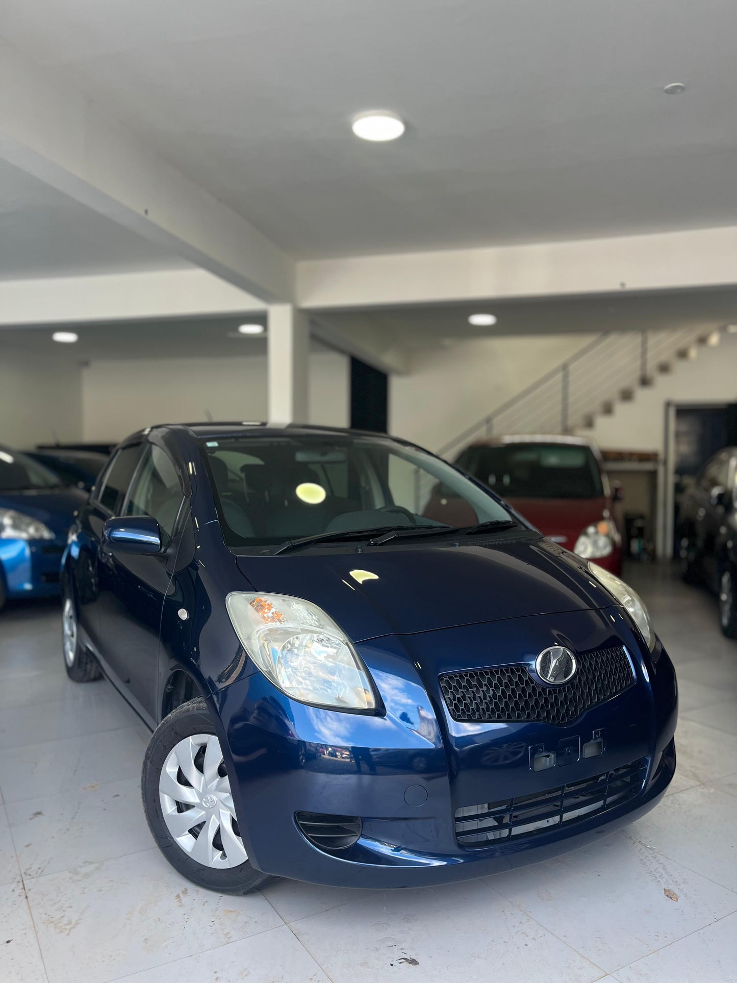 TOYOTA NEW VITZ 2006 RECIÉN IMPORTADO COLOR AZUL AUTOMÁTICO MOTOR 1300 NAFTERO